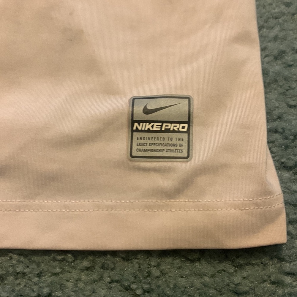 Woman’s size small - Picture 2 of 7